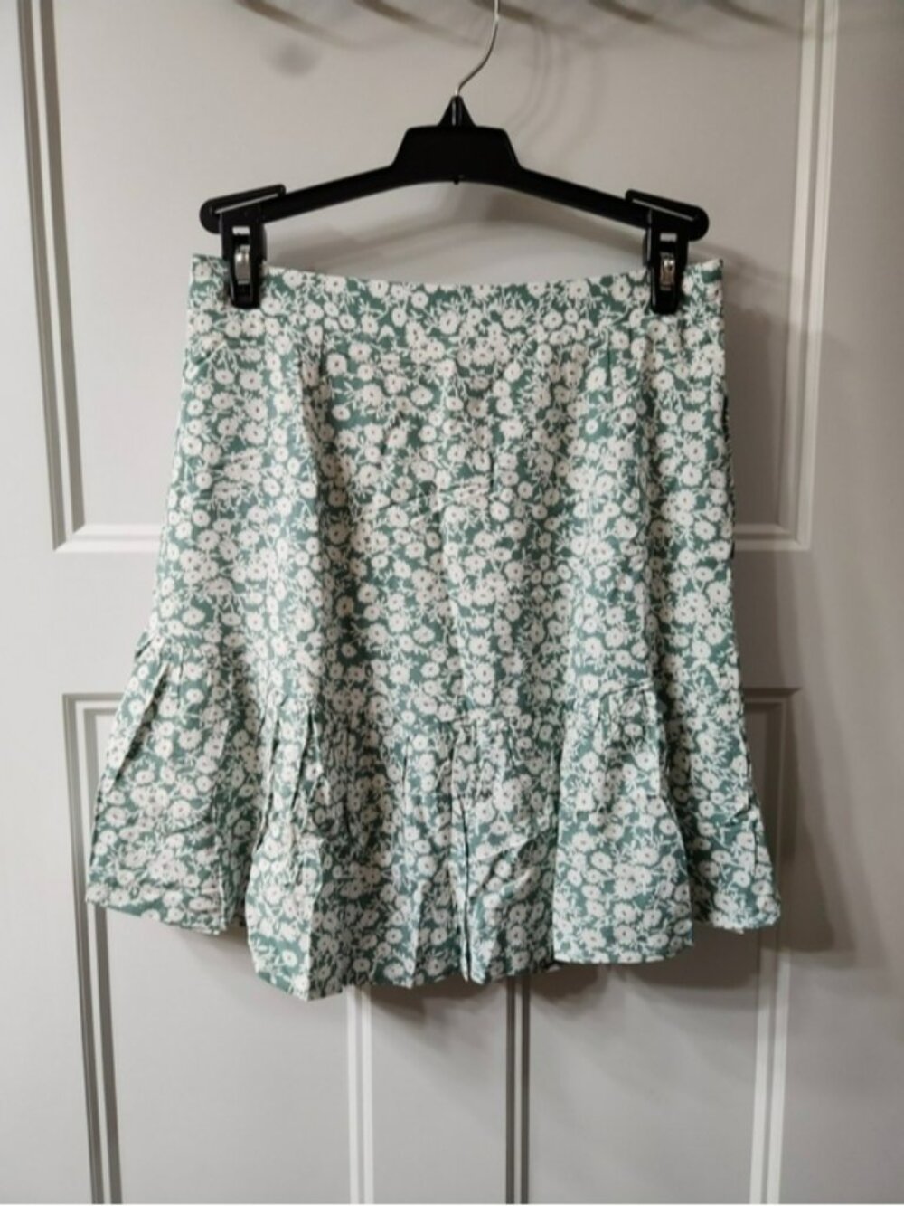 Lost + Wander Sage & White skirt